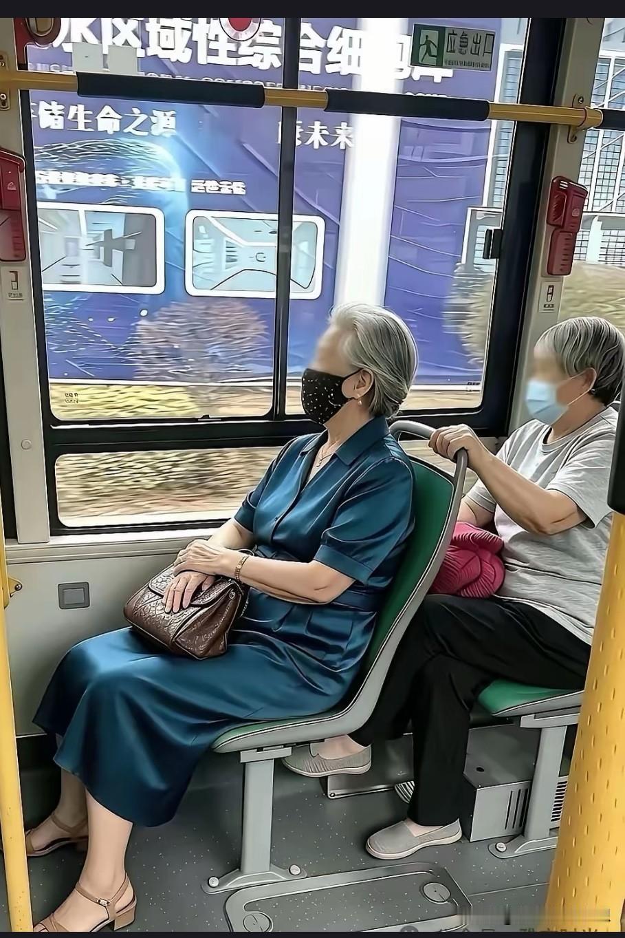 姐妹们，等咱们老了，你更希望成为她们中的哪一位？

我先说一下我的想法，我觉得我