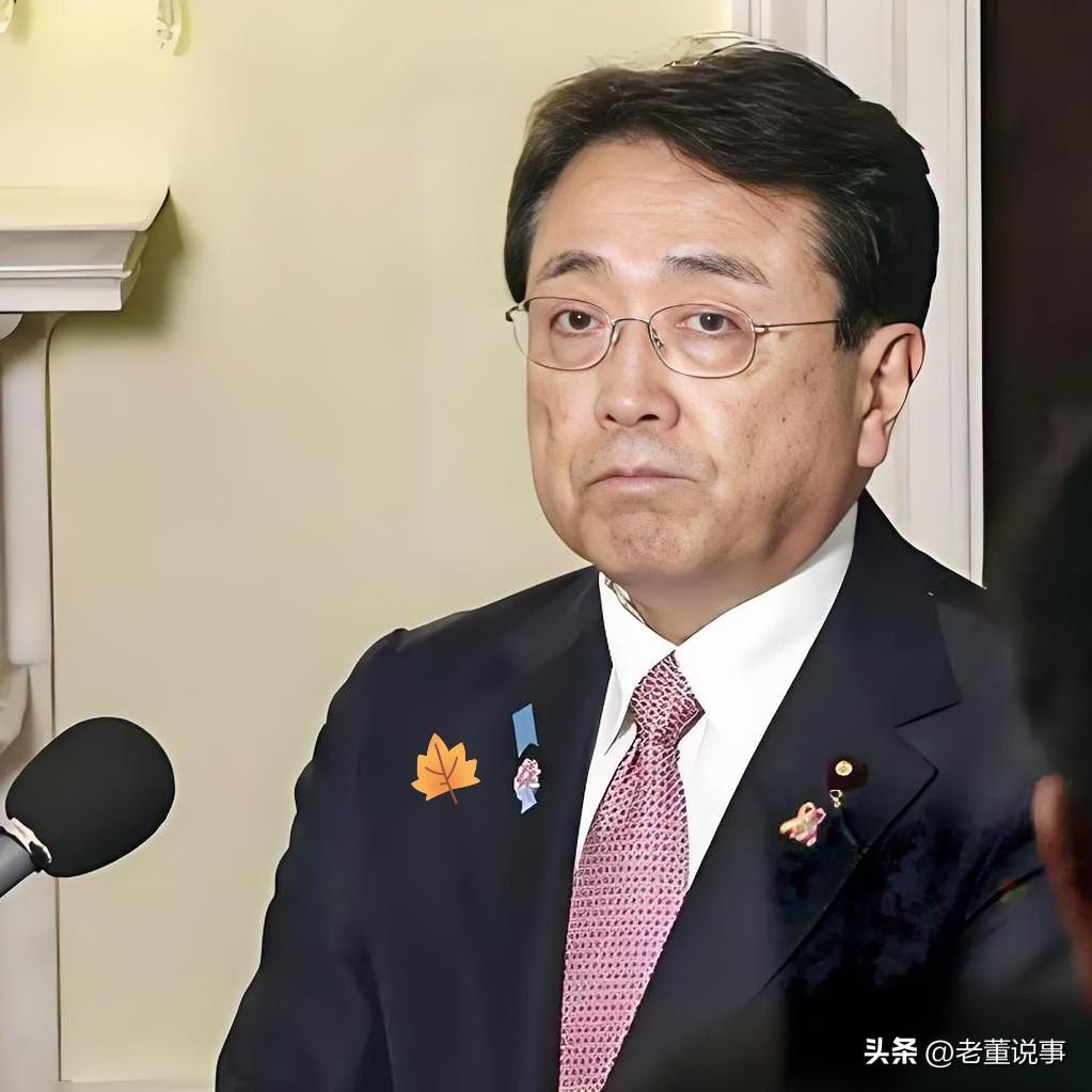 日本这回真急了！
3月13日，日本经济产业大臣赤泽亮正突然表态，说私营企业正在拼