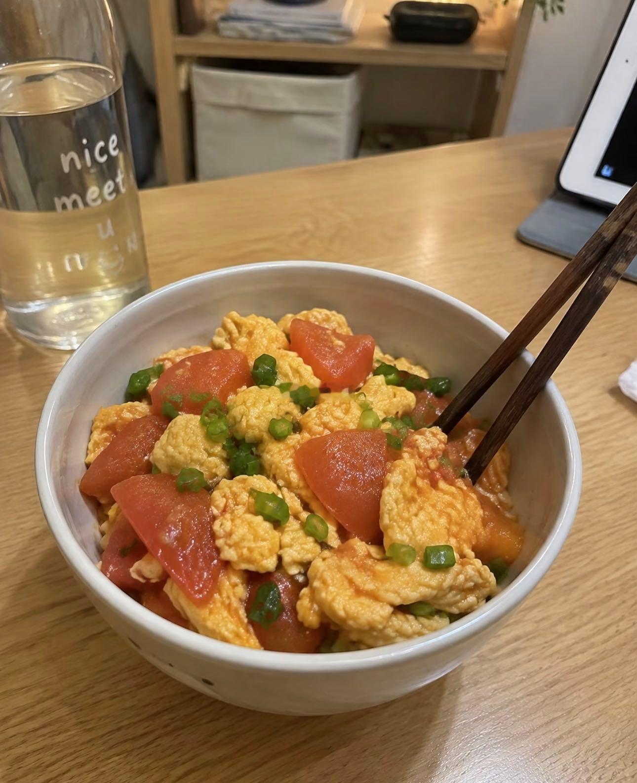 东北五常大米番茄炒蛋的适配度一饭封神 万万没想到心心念念的番茄炒蛋亮相赛场，五常