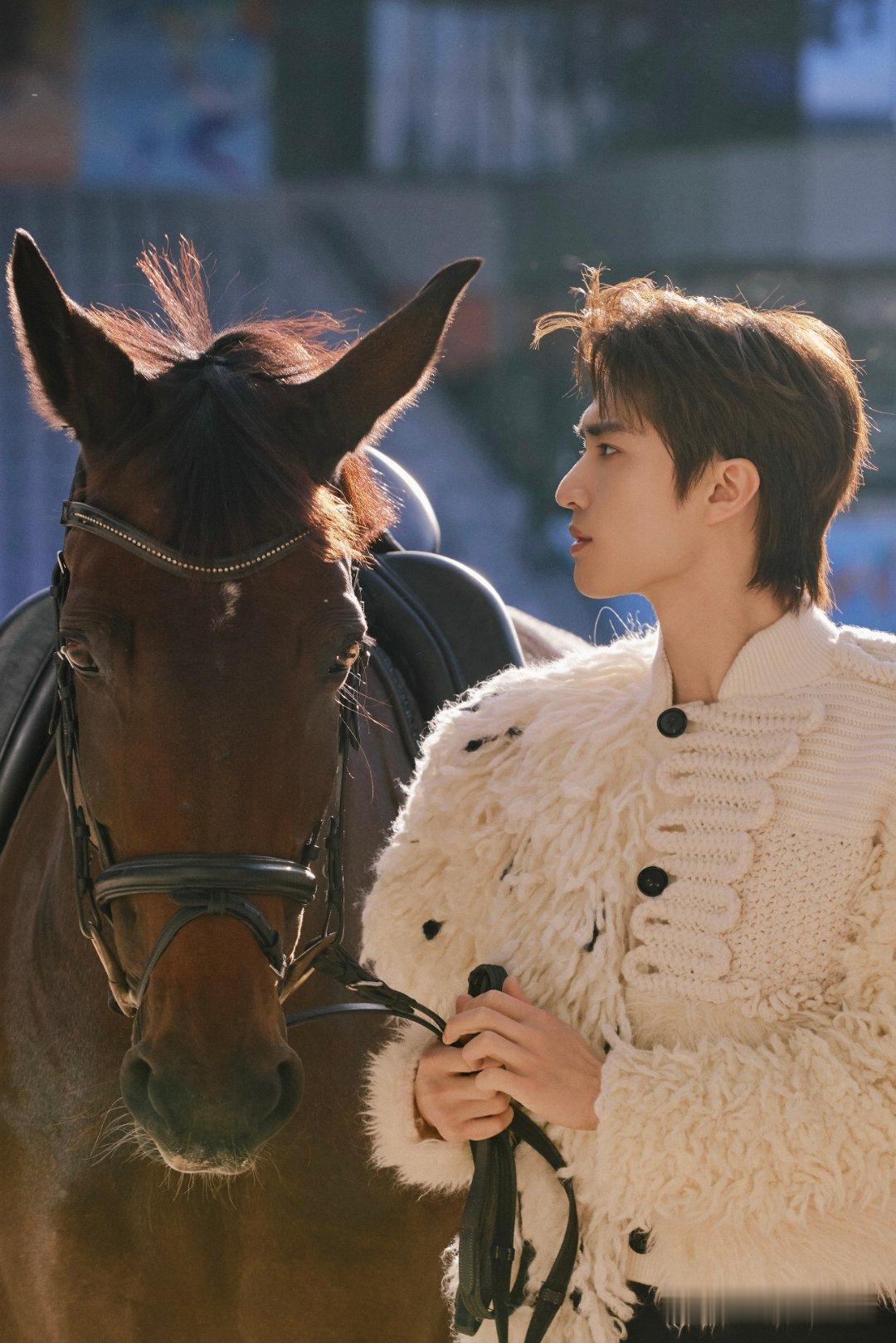 张康乐[超话] zkl张康乐十万狂花入梦来 你是乱花欲渐中唯一用青睐燃烧的星火燎