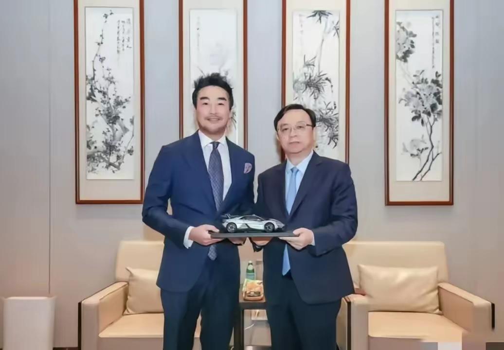 花1200万买辆国产车
到底值不值？
全球第一辆仰望U9X已经交付了，还是王传福