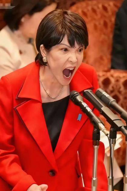 看来是打到日本的痛处了！
12月15日上午，中方反制措施突然落地：冻结日本前自卫