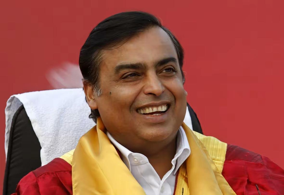 身家1110亿美元的亚洲首富、印度信实集团的董事长穆克什•安巴尼，最近估计要睡不