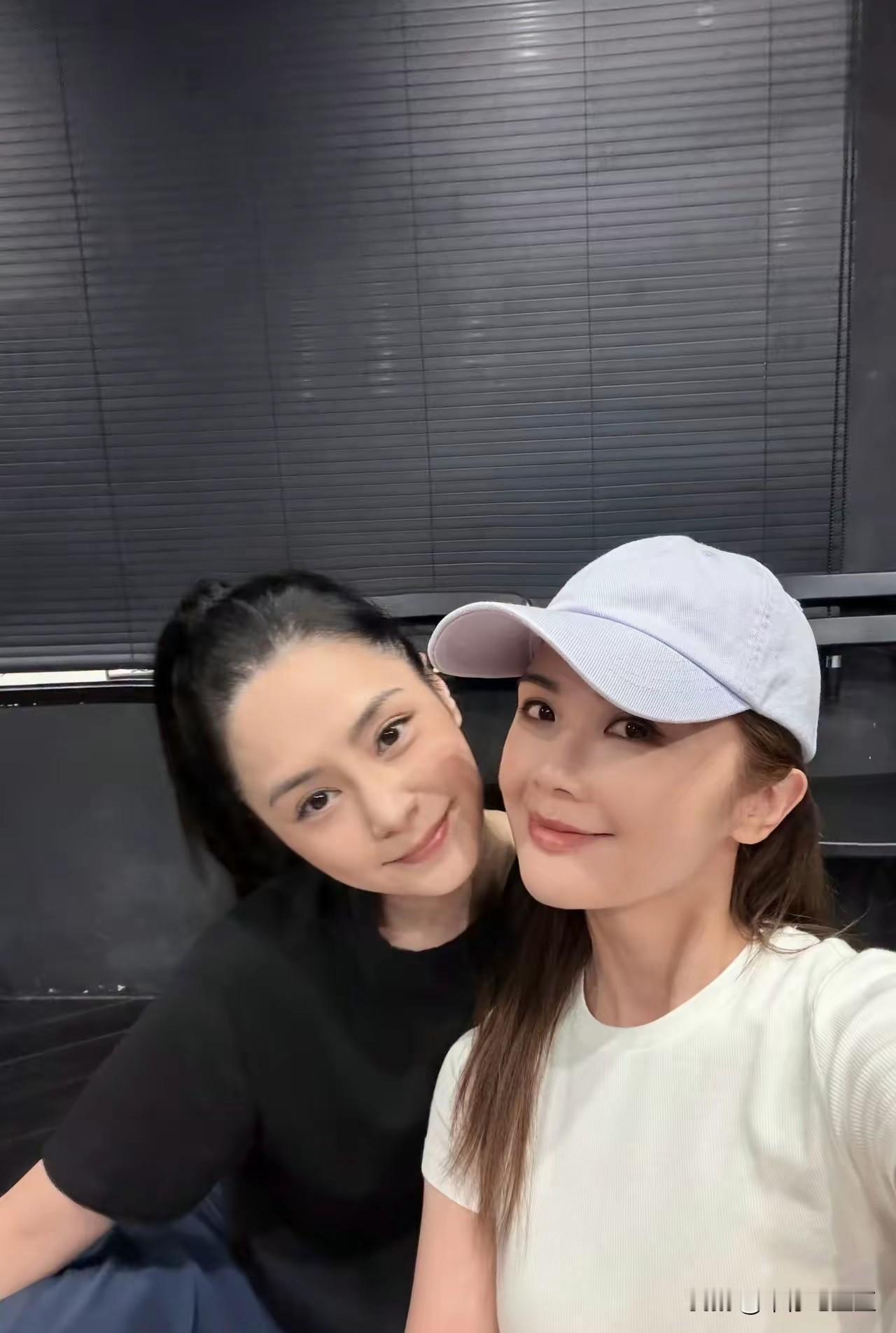 好闺蜜的情谊得让老公也靠边站！
阿娇对阿SA的感情绝对比她的信任老公对她要多！