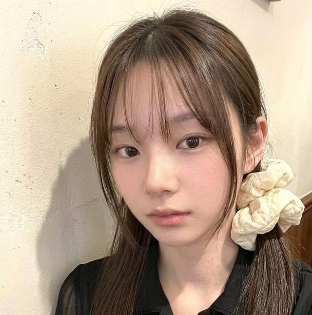 床底下翻出红包和黄符，心态崩了。

本来以为是捡钱了，结果看到那个三角形黄纸瞬间