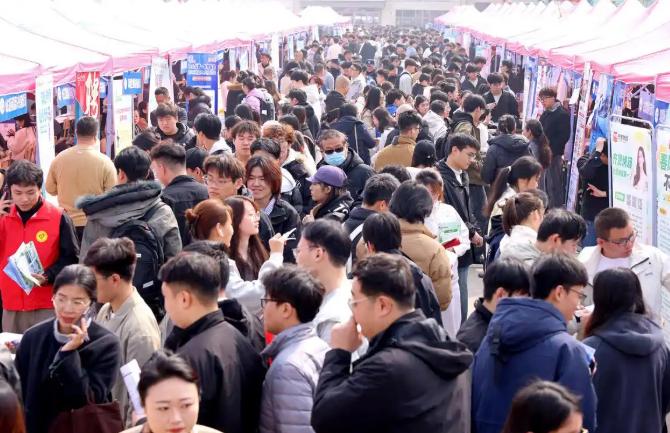 毕业生破1270万，房子卖不动！若不出意外，2026年下半年开始，中国大部分家庭