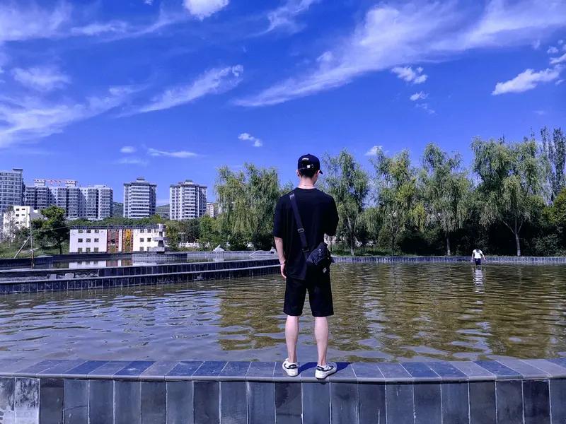渭南小伙拍女同事忘带钥匙发网上博取流量，后续职场下场看得人后背发凉
 
 
家人