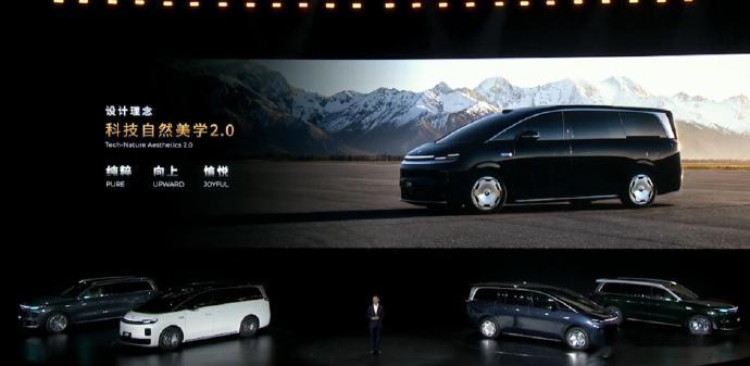 零跑9系豪华双旗舰同台首秀 圈里很多人都在发零跑十周年在活动上零跑D19和零跑D