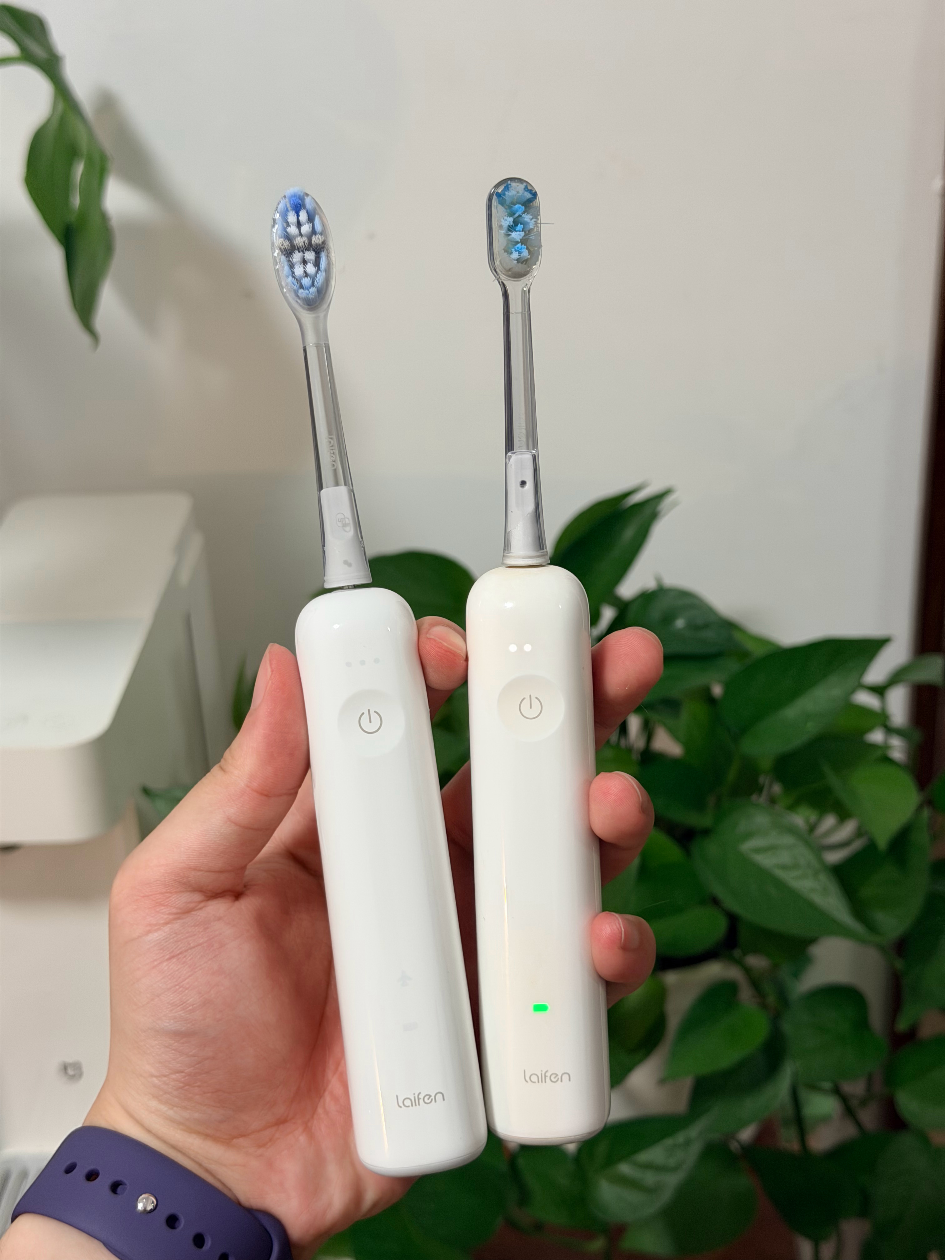 我的徕芬扫振牙刷从23年发布用到现在都已经换过数不清的牙刷头了因为习惯出差旅游都