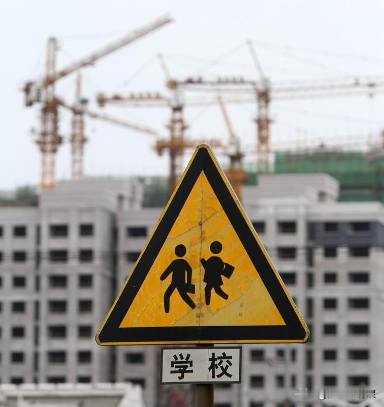 大伯那通电话来得突然。

晚上九点多，窗外的雨正淅淅沥沥，手机屏幕上跳出他的名字