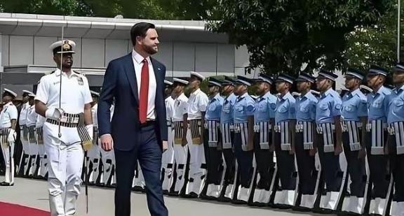 极有可能万斯会当上总统！如果万斯当上总统！对全世界都不是什么好事！因为万斯年轻！