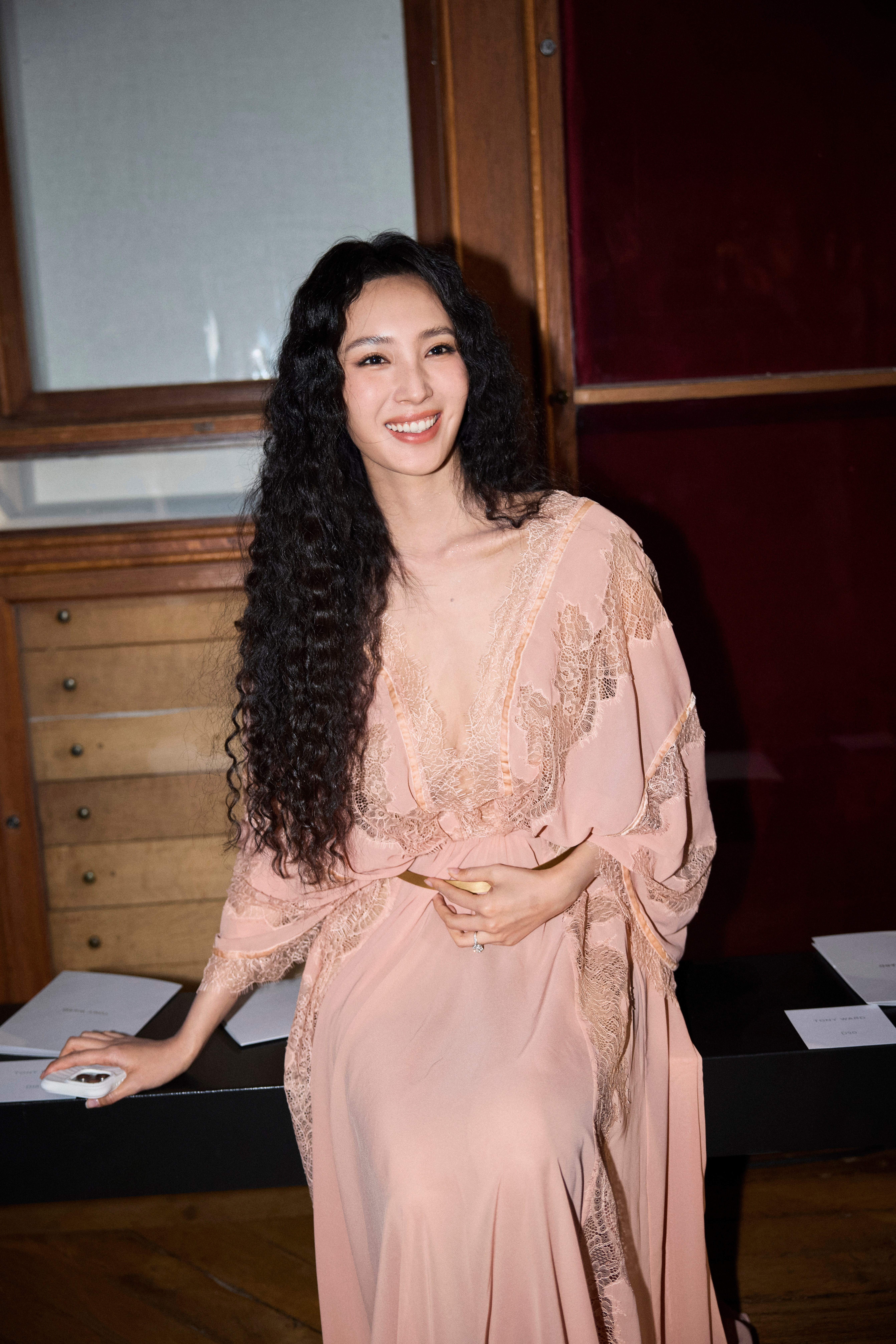 不知道 王紫璇的脸很美妙 王紫璇的脸配这造型直接杀疯！冷艳柔媚的气质，妥妥的人间