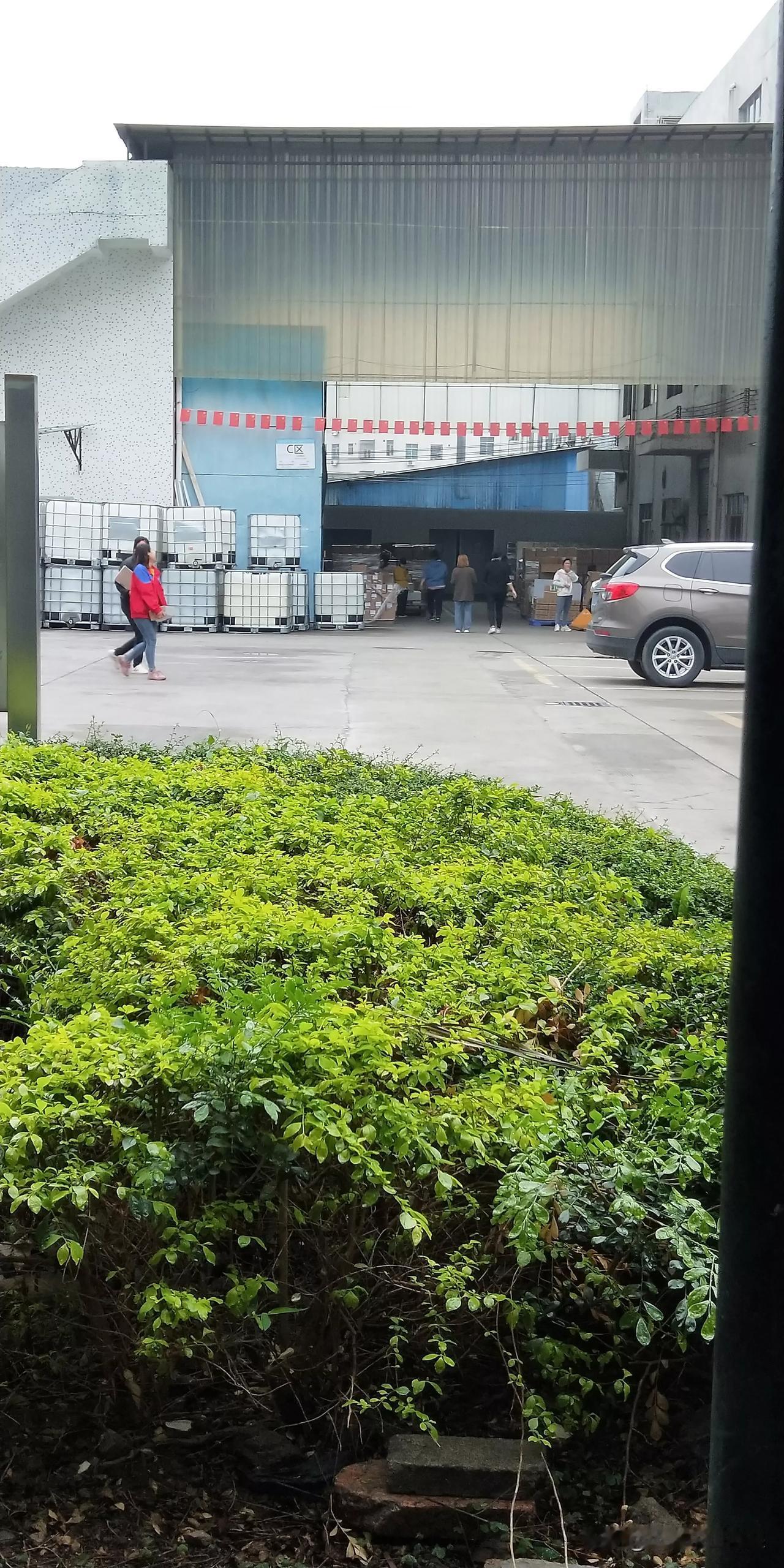 听说过临时夫妻吗？今年我来到这个化妆品厂上班，第一次听说有这么一个词《临时夫妻》