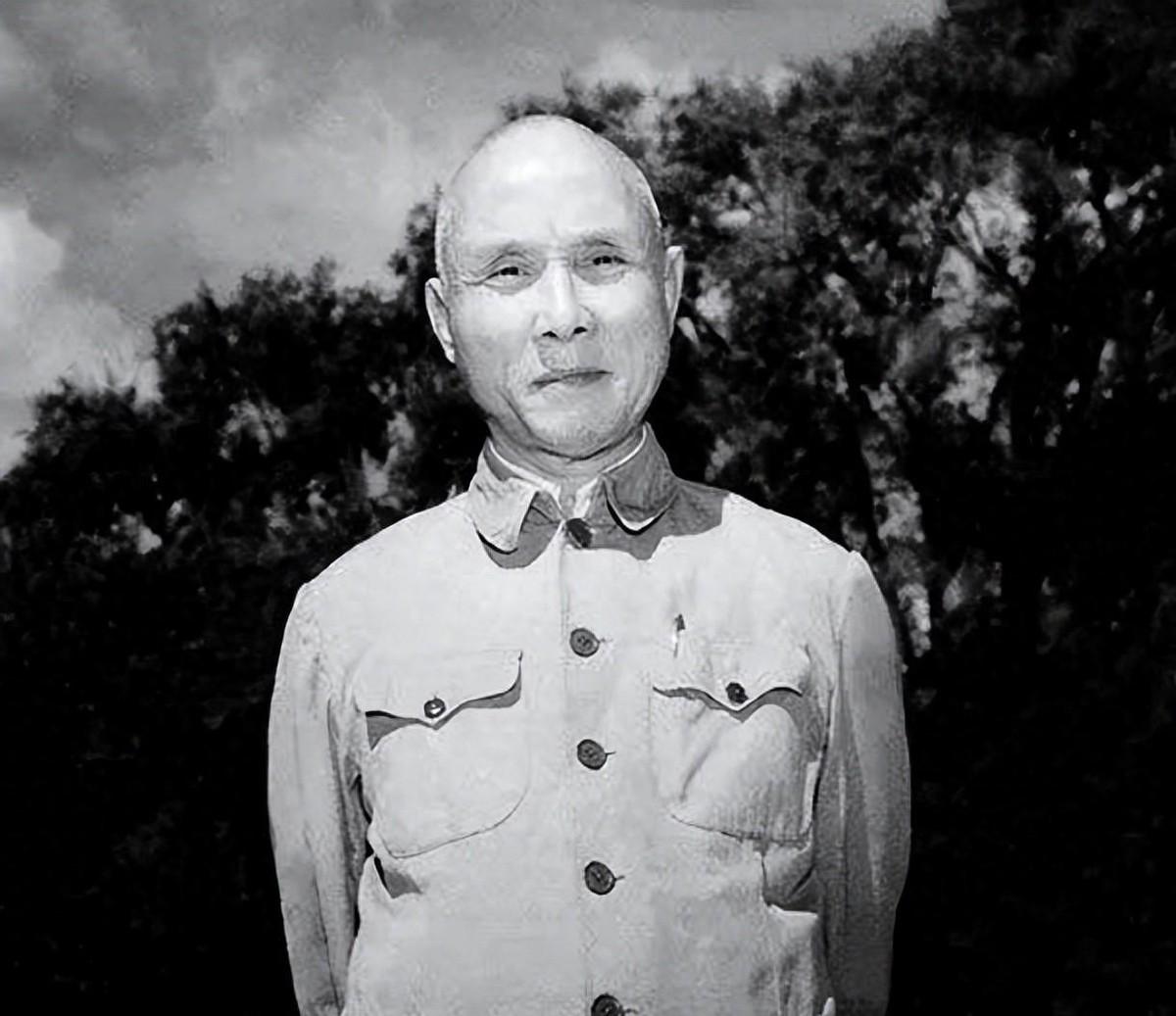 他和毛主席争论了好几个小时，毛主席批评说：像个小脚女人

“子恢同志，农民分到田