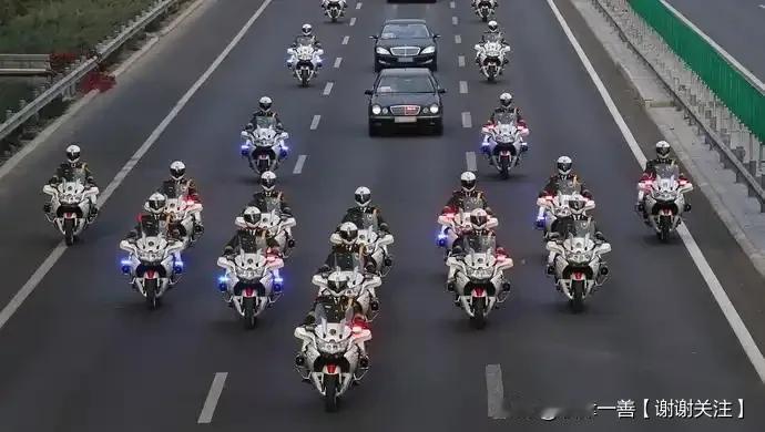 张雪表态了，
如果夺得年度总冠军，他将打造一款帅气、威武的国宾护卫队用车。

‌