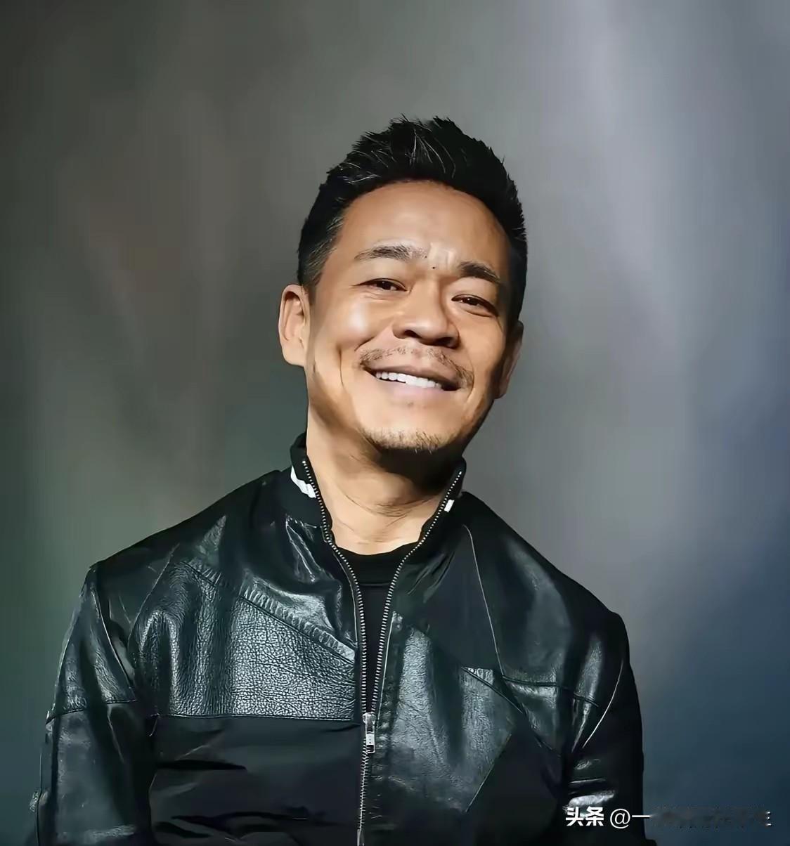 孙浩摊上事了！？[捂脸]晚上酒后在路边尿尿，被人拍下来还给曝光了！
孙浩（196