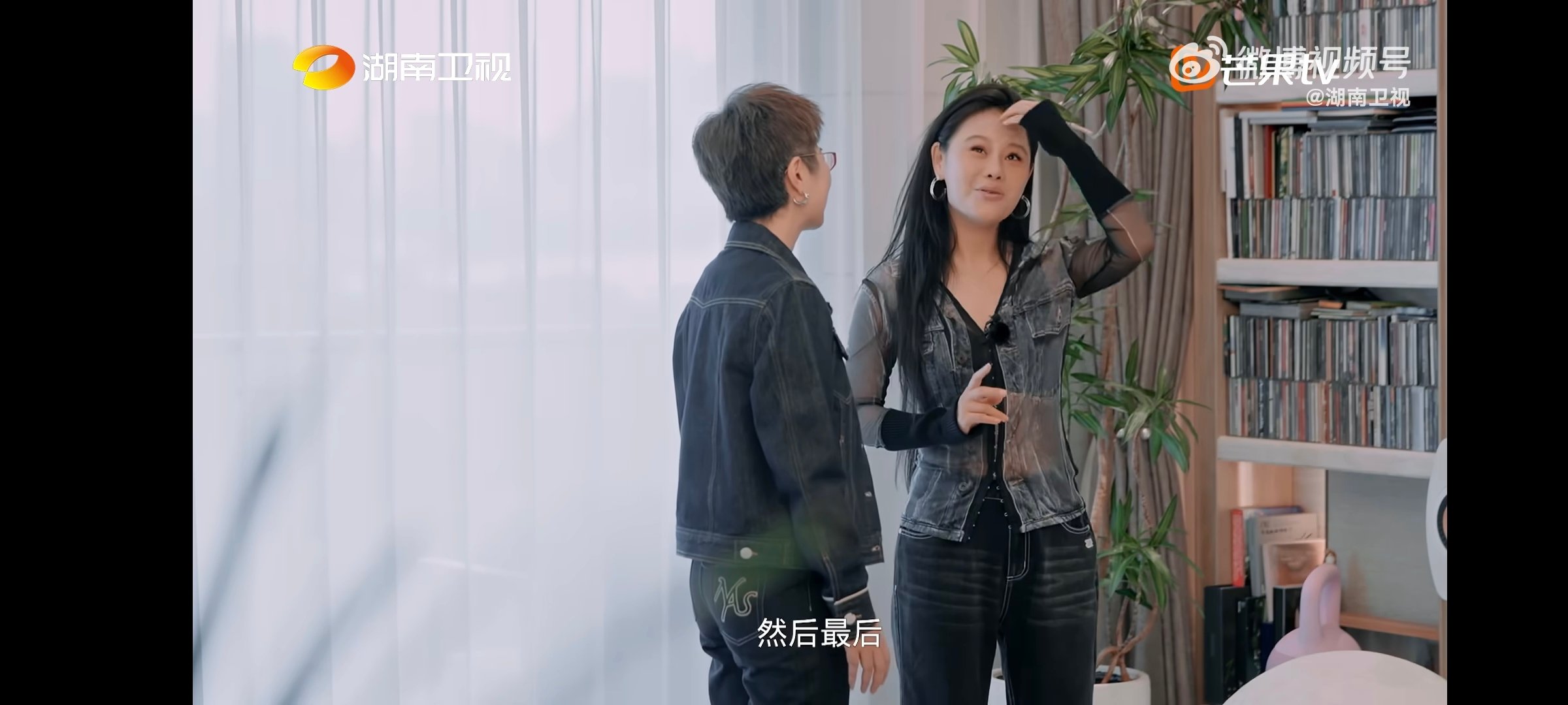  袁娅维[超话]方大同送给袁娅维最后的礼物是唱片湖南卫视背后当唱片响起，袁娅维知