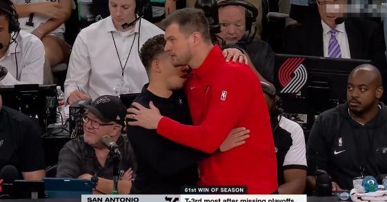 强烈建议开拓者管理层立刻解雇主帅斯普利特！在今天开拓者客场以101：112输给马