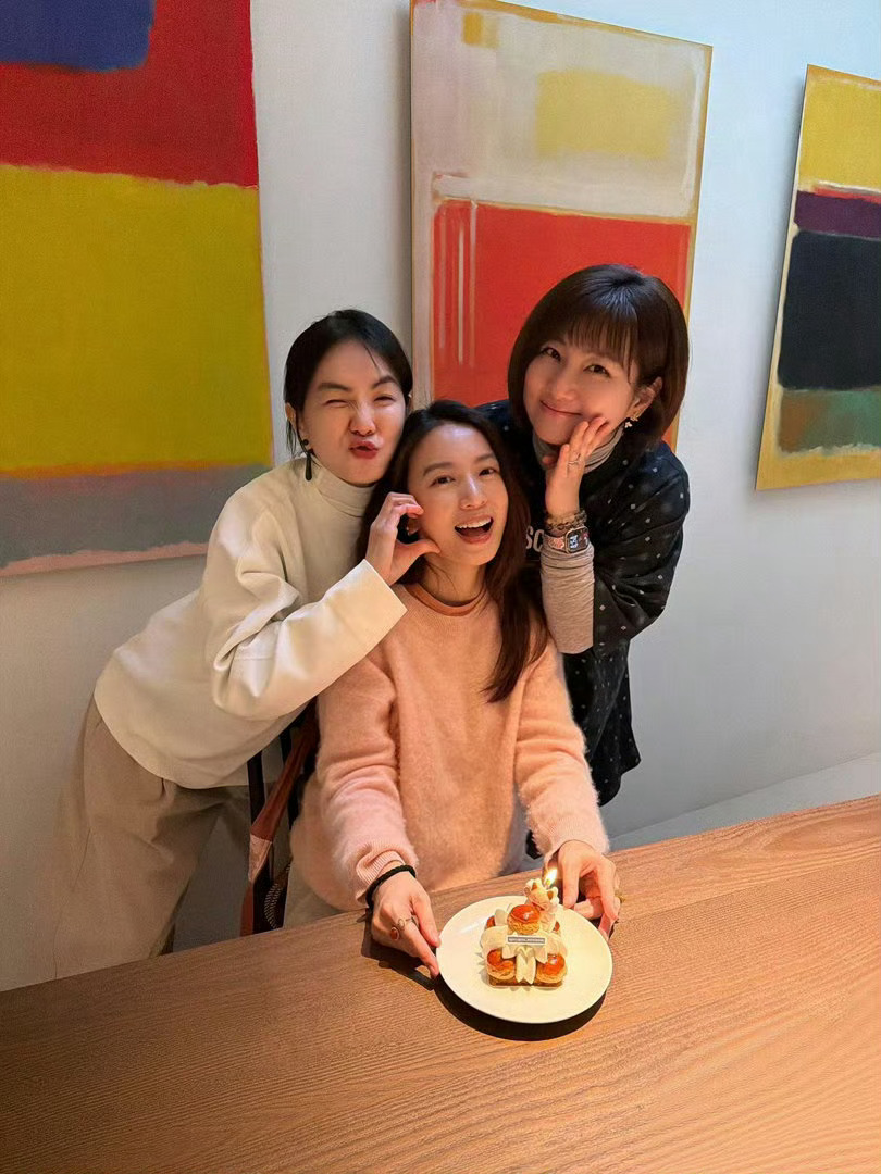 S.H.E合体，当然是给田馥甄庆生啦！老婆老婆 