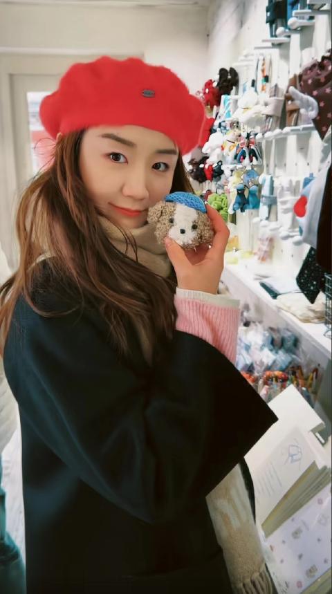 越来越看不懂陈梦了。

说她热爱乒乓球吧，她却毅然决然退出WTT排名，亲手放弃了