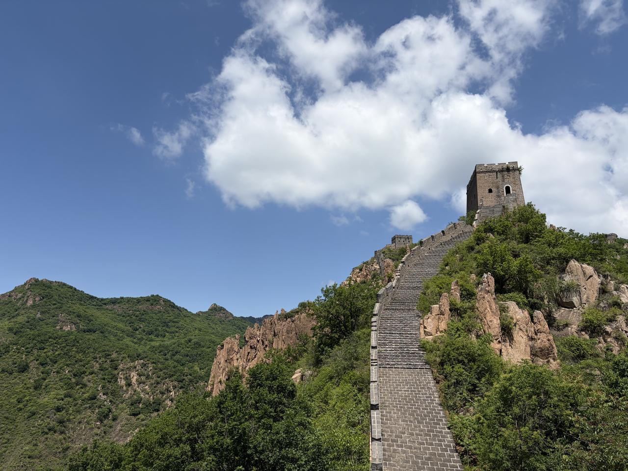 我的今日状态：😁轻松愉快
我这里的天气：🌤️多云
[赞][赞][赞]
天高云