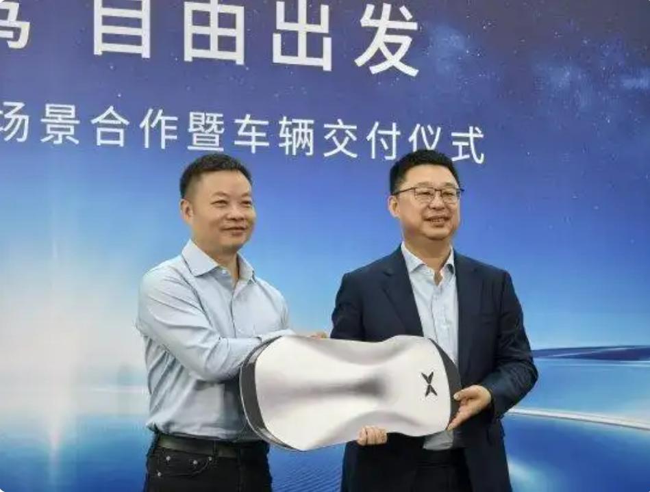 1300台小鹏交付神州租车！智能汽车租赁时代加速到来？【何小鹏向神州租车交付13