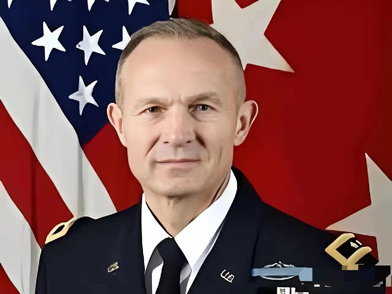 宣布辞职一小时后，美国陆军参谋长说：“一个疯子将带领伟大的美国军队走向毁灭。”这