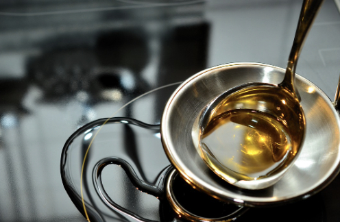 给宝宝制作辅食，需要用多少食用油？#全面营养喂养时代# 每人每次正餐烹调油用量不