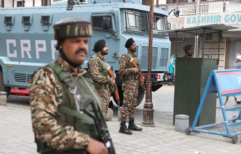 印巴边境交火升级，双方激烈对射，局势一触即发
印巴边境再次爆发冲突，双方军队激烈