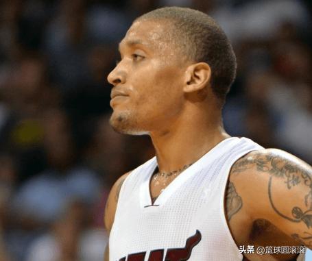 😤炸翻联盟！迈克尔·比斯利放现在就是单挑无敌的进攻暴君！😱
 
😱看傻了！