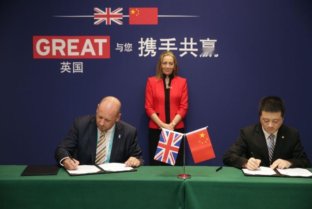中英敲定数十亿英镑大单，8年冰封经贸直接破冰！

威士忌关税腰斩，英企狂吃中国市