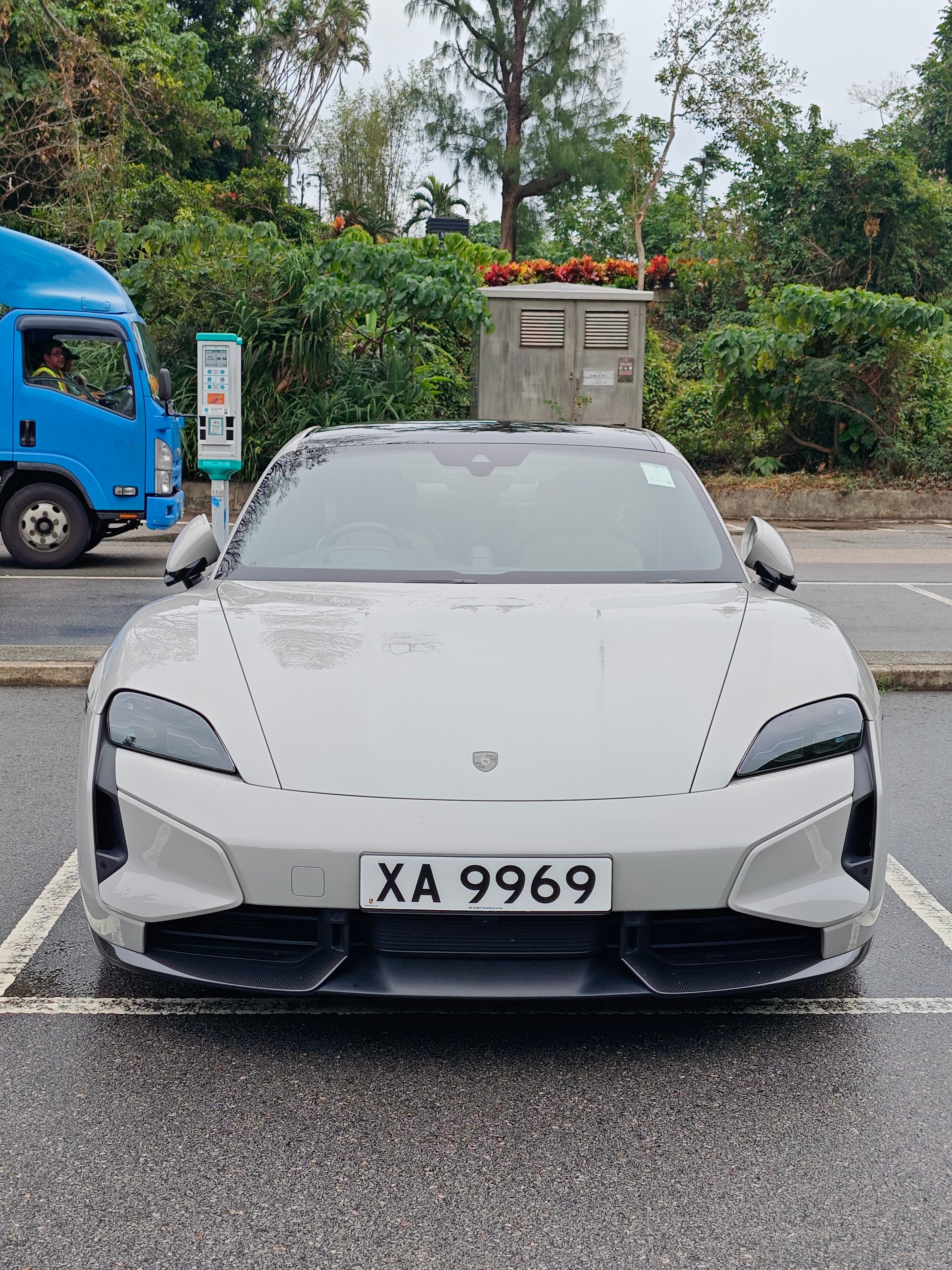 香港车多路窄这么宽的车，开得CY汗都滴下来了全民拍车好多车anycar保时捷 香