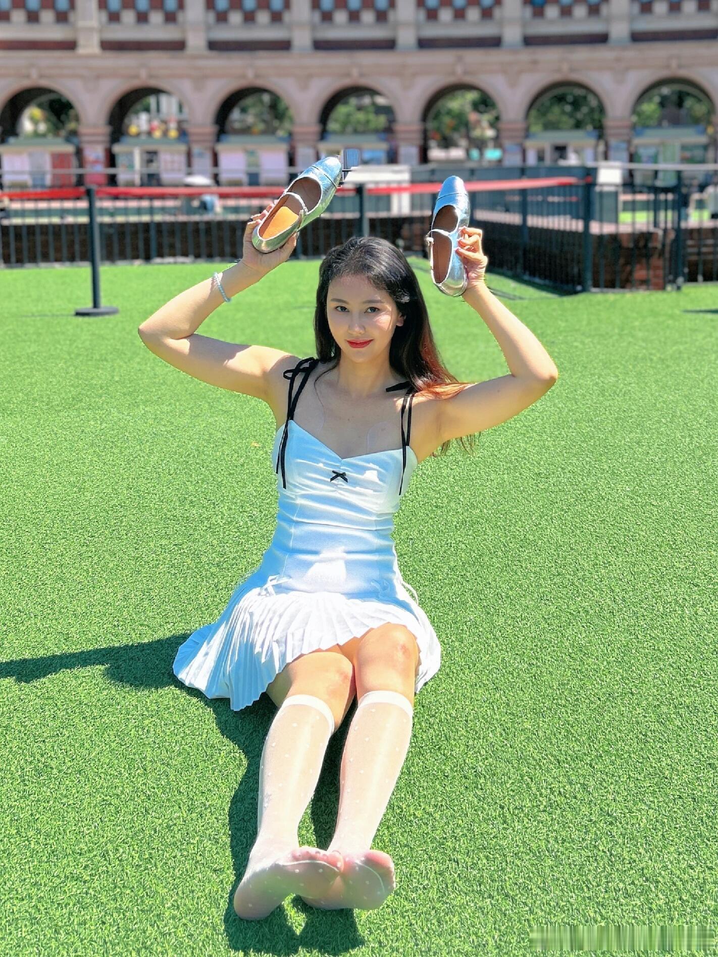 波点白丝小腿袜+银亮平底鞋，阳光下的天使～ ​​​