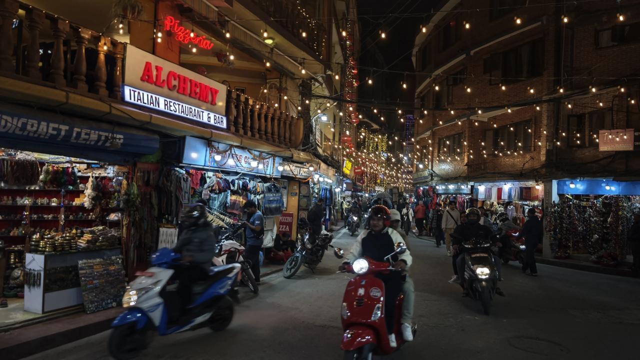 分享一张你手机里的夜景照片加德满都，泰米尔街，号小香港，热闹地方。