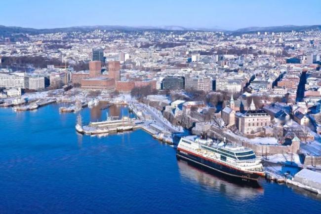 一是强化对格陵兰的控制。美国借与丹麦的防务合作，扩大在该岛军事存在，为后续行动铺