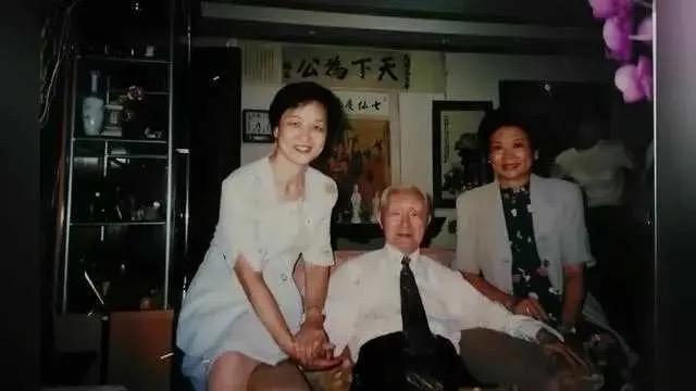 1999年，99岁的陈立夫与家人的一张留影，陈果夫和陈立夫两兄弟是陈其美的亲侄儿