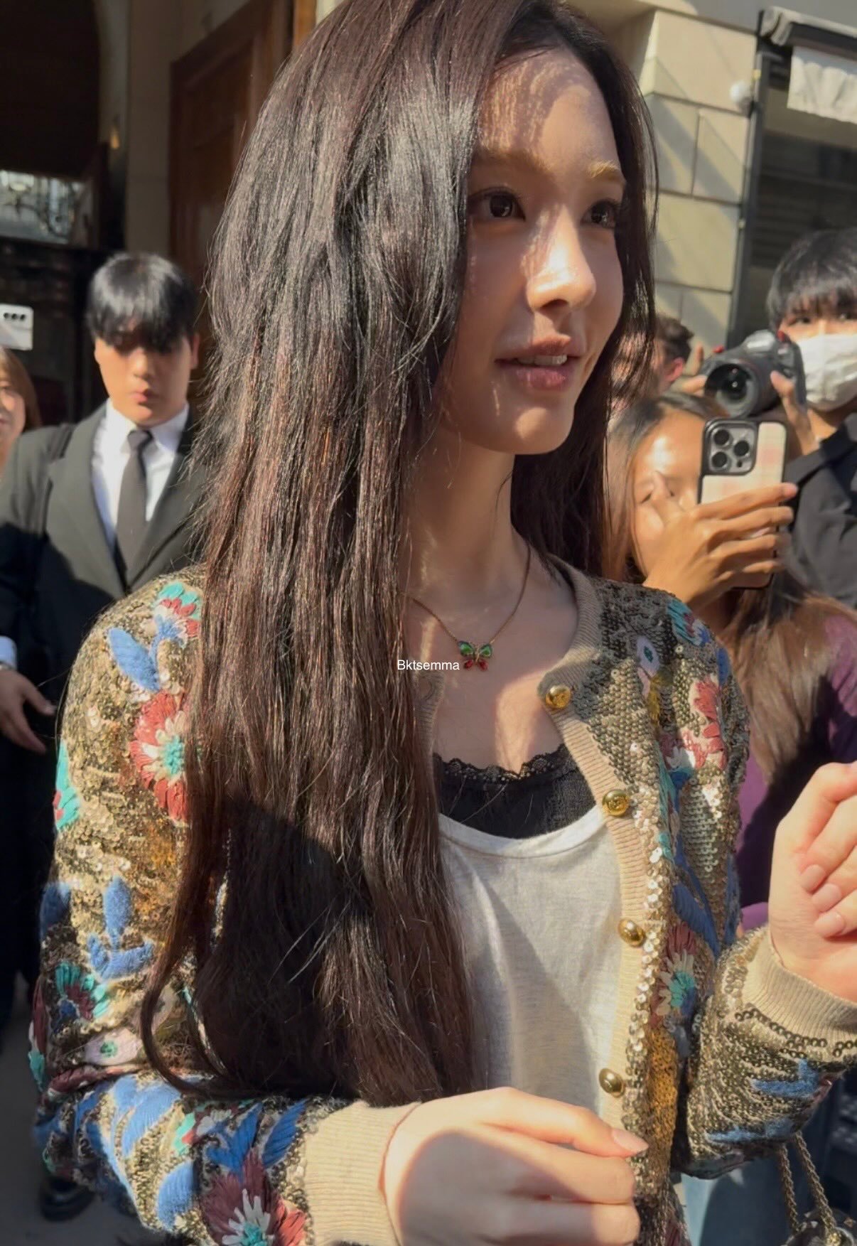 Liz  由于金志垣前几次华伦天奴活动造型频频美出圈，且近期有多位成员都有时装周