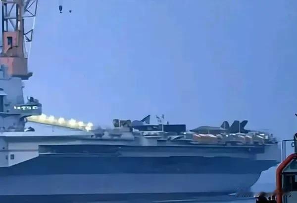 大陆辽宁舰今晨出没台湾东北外海　

台防务部门稍早发布，中国大陆辽宁号航母编队，