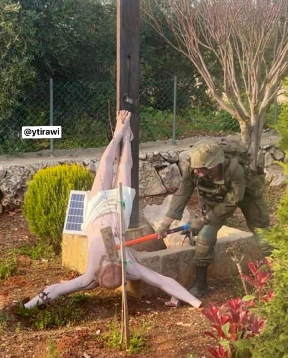 这张照片拍摄于以基督教为主的德贝尔村，显示基督靠在十字架上！

最近刷爆社交平台