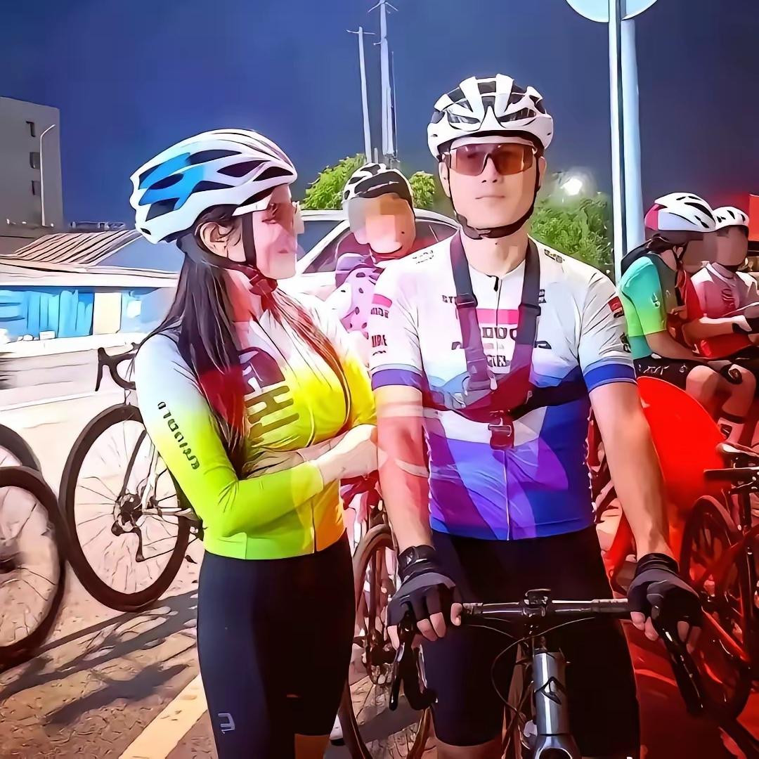 闹得沸沸扬扬的
南宁骑行事件
终于迎来大结局。一场骑行邂逅，最后演变成全员皆输的