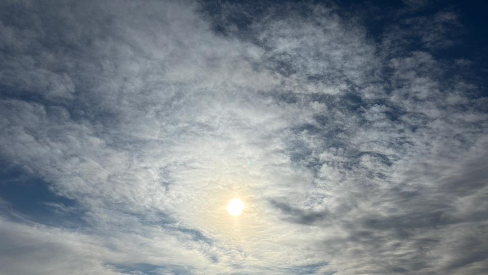 我说怎么大家都说自己穷了呢，我一直想不通，因为我家里在农村，所以疫情三年对我们来