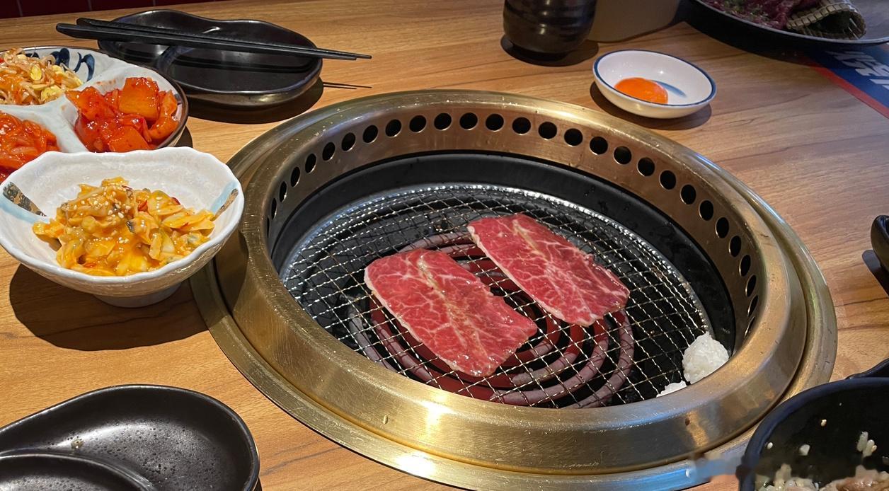 好幸福哦～看哥斯拉的时候，在Z耳边轻声说“好爱你哦！！！”（那一刻幸福具象化，他