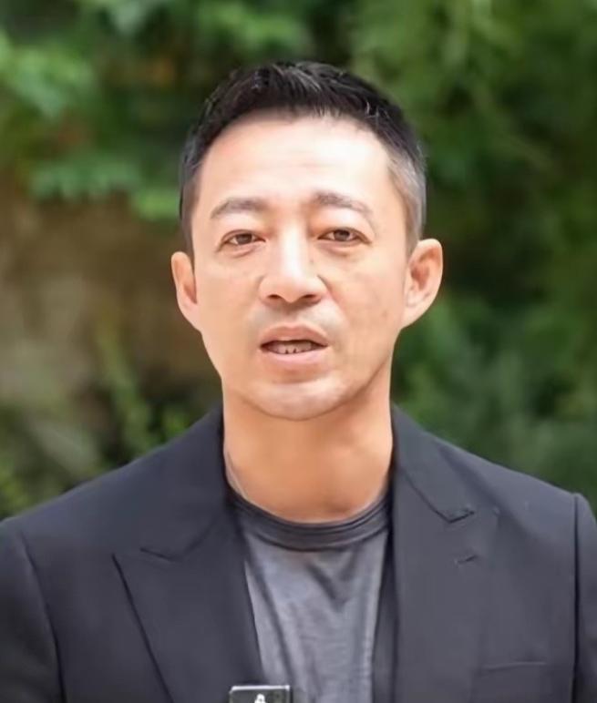 汪小菲在欧洲HEC录采访，滤镜全没了
年轻时候的汪小菲虽然算不得多帅，但在富二代