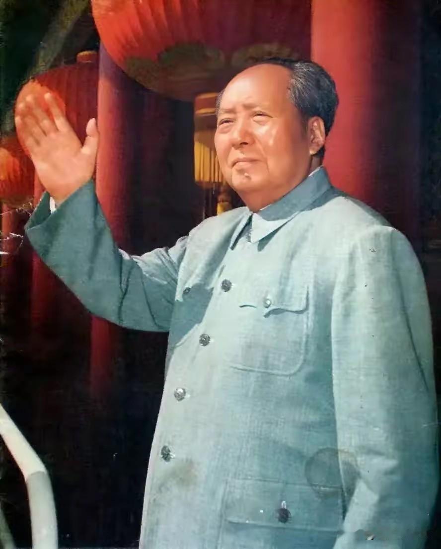 宜将剩勇追穷寇，不可沽名学霸王。
出自《七律·人民解放军占领南京》，告诫乘胜彻底