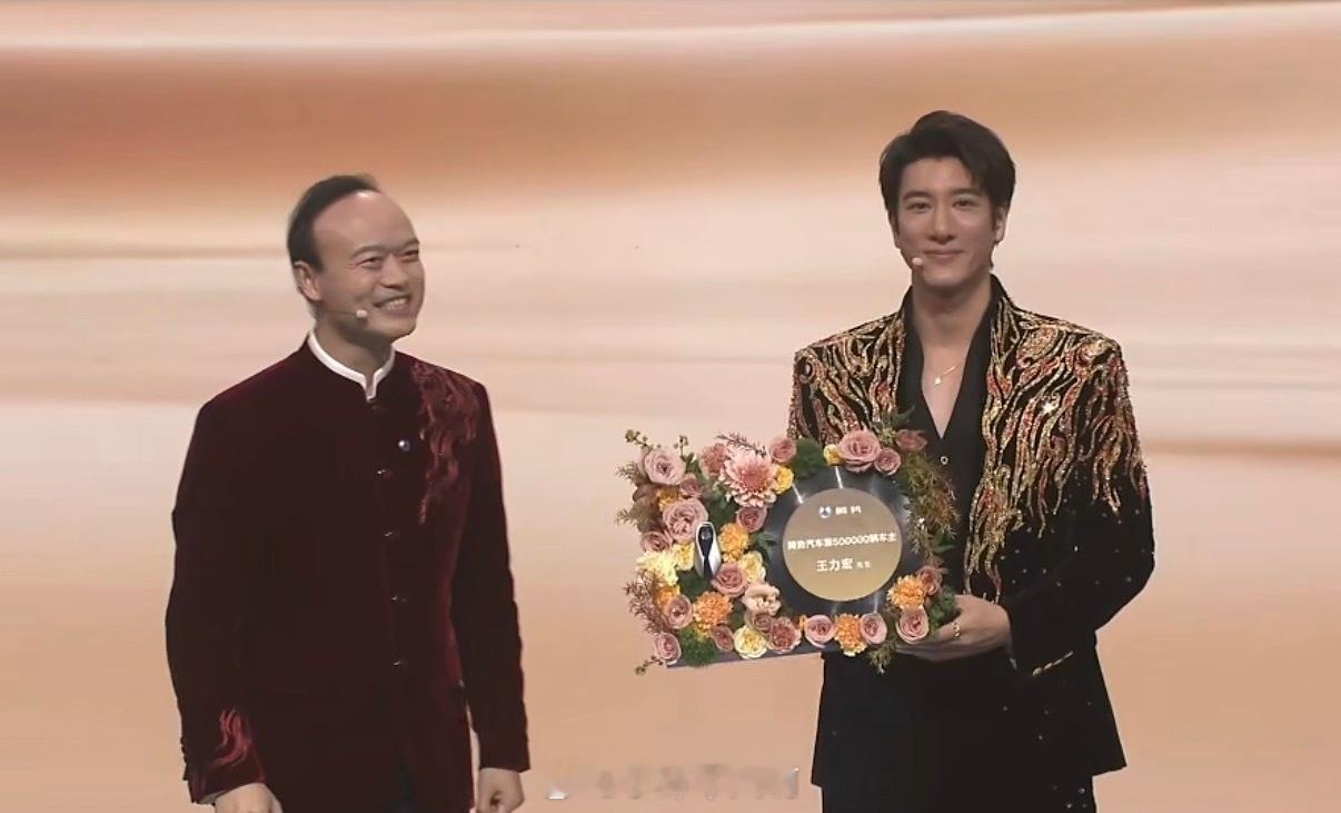 炸场了！王力宏，正式成为腾势第50万位车主，同时出任品牌全球代言人！亲测闪充技术