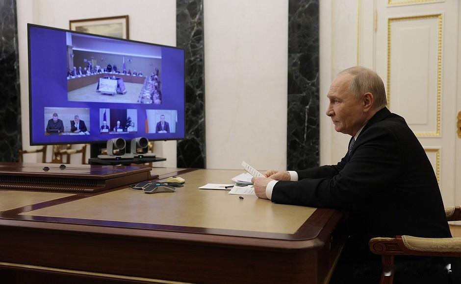 【普京：顿巴斯是俄罗斯的历史领土】
莫斯科时间2025年12月9日，俄罗斯总统弗