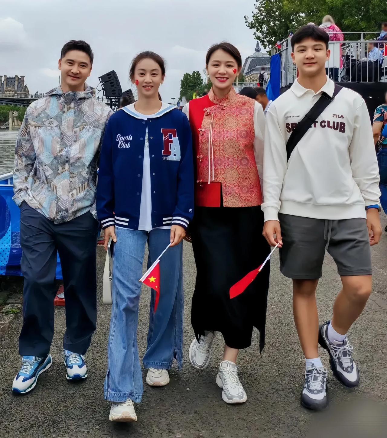 奥运盛事，星光熠熠！猜猜谁家的颜值能媲美明星阵容？田亮一家亮相奥运会开幕式，惊艳