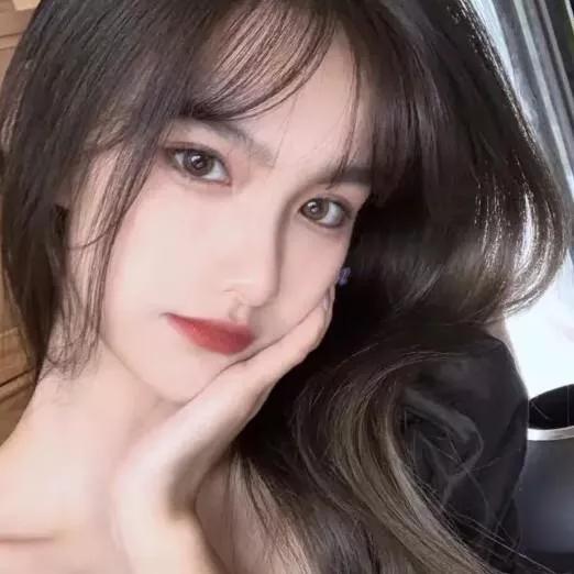 甜美少女，优雅自拍，红唇诱惑，魅力无限！精致少女自拍 红唇美人照 温柔美女自拍 