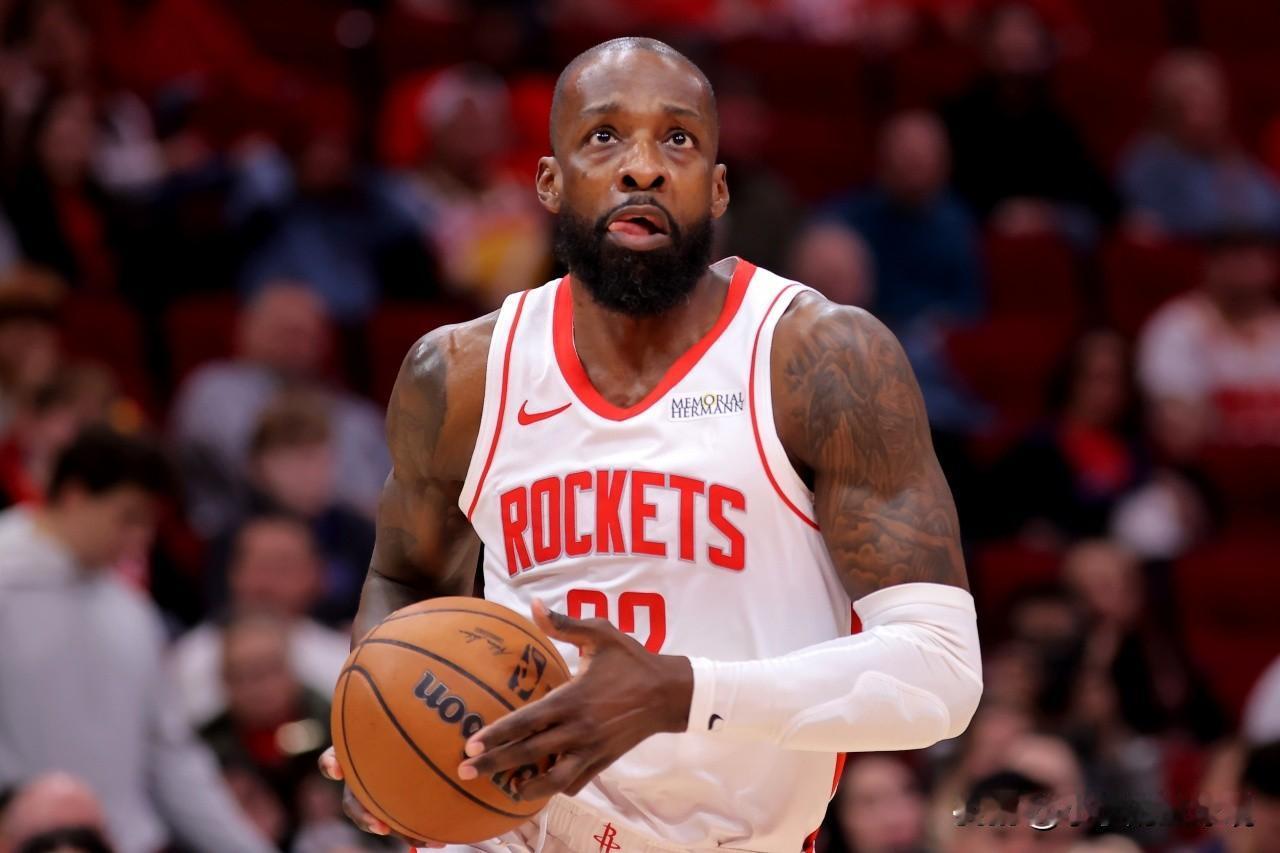 火箭半场领先国王27分，这是火箭本赛季最轻松的半场比赛，没有之一，火箭在攻防两端