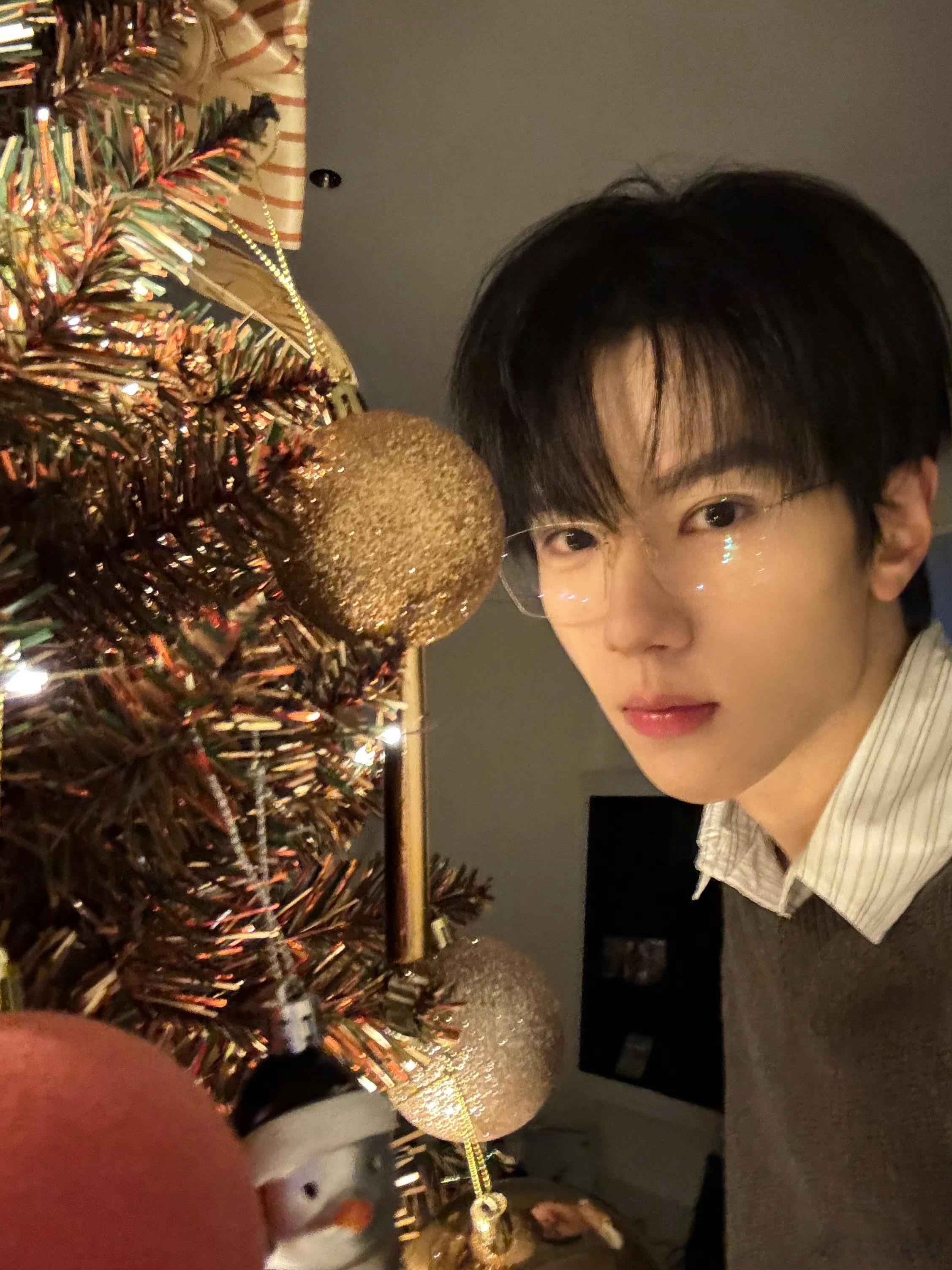 余承恩 yce余承恩天书黎明 yce余承恩顾天 "你如深夜即兴的钢琴曲，让晚风都